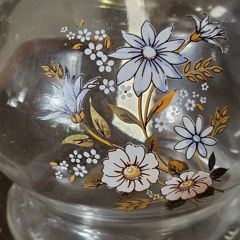 Elegant Glass Oil Lamp with Floral Design